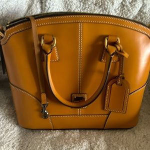 Beautiful Dooney and Bourke leather satchel